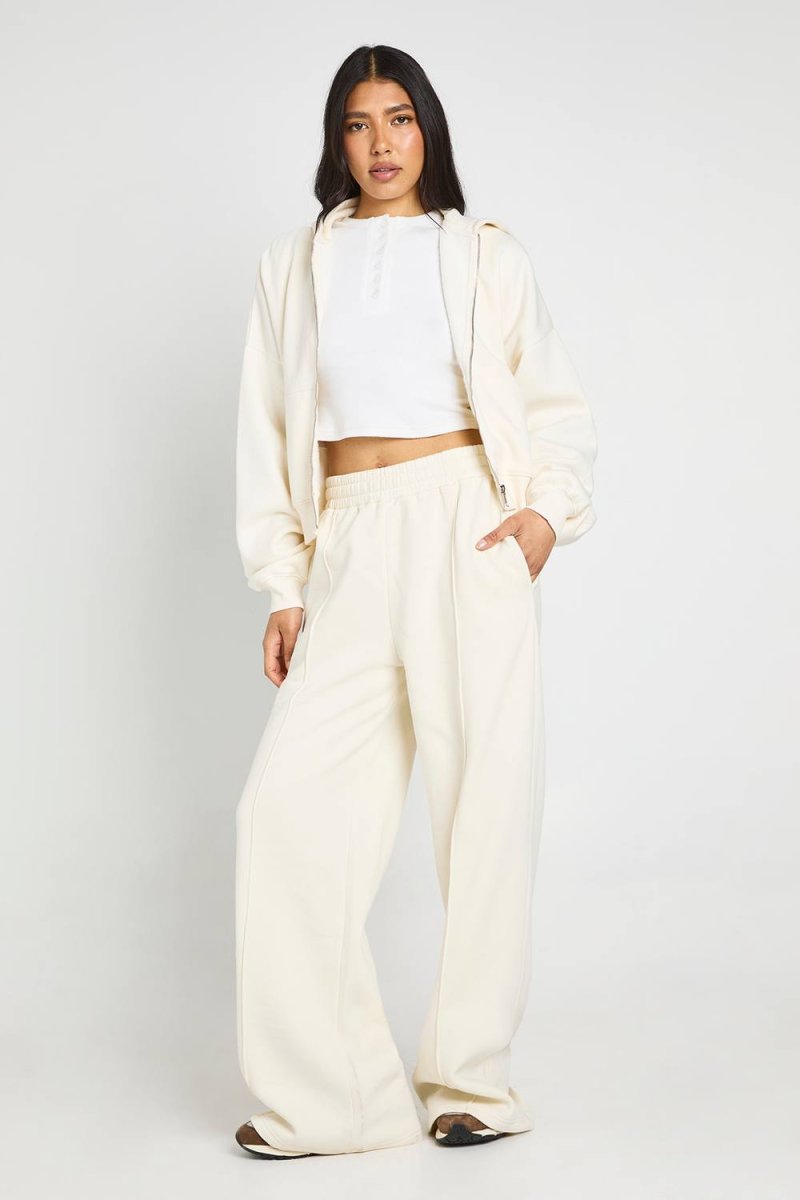 boohoo Dam Höga joggers med pintuckdetaljer och raka ben | Écru | Storlek Medium - Bild 2